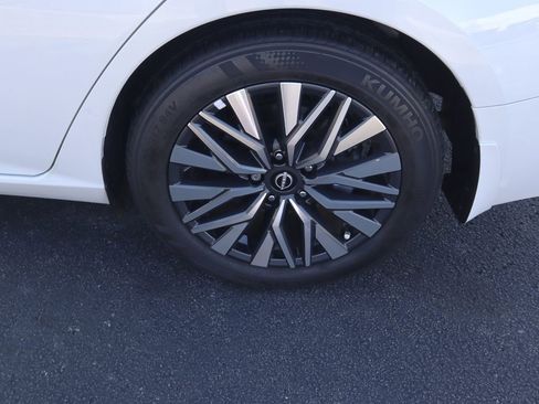 Used 2025 Nissan Altima 2.5 SV w/ SV Premium Package image 9