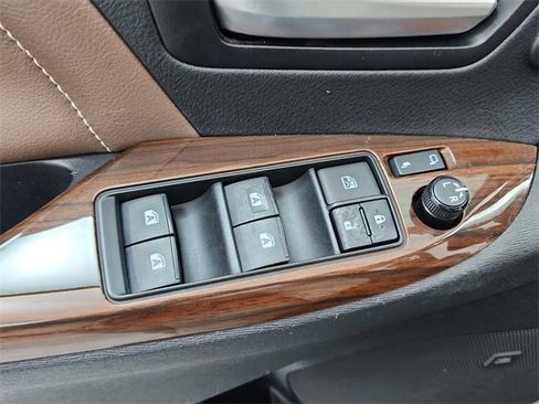 Used 2020 Toyota Sienna Limited Premium image 38
