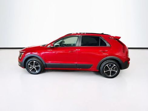 Used 2025 Kia Niro EX FWD image 4