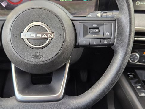 Used 2025 Nissan Kicks SV FWD image 19