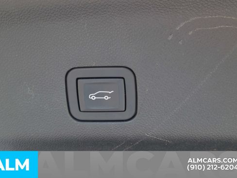 Used 2024 Chevrolet Tahoe LT RWD image 9