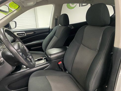 Used 2020 Nissan Pathfinder SV image 8