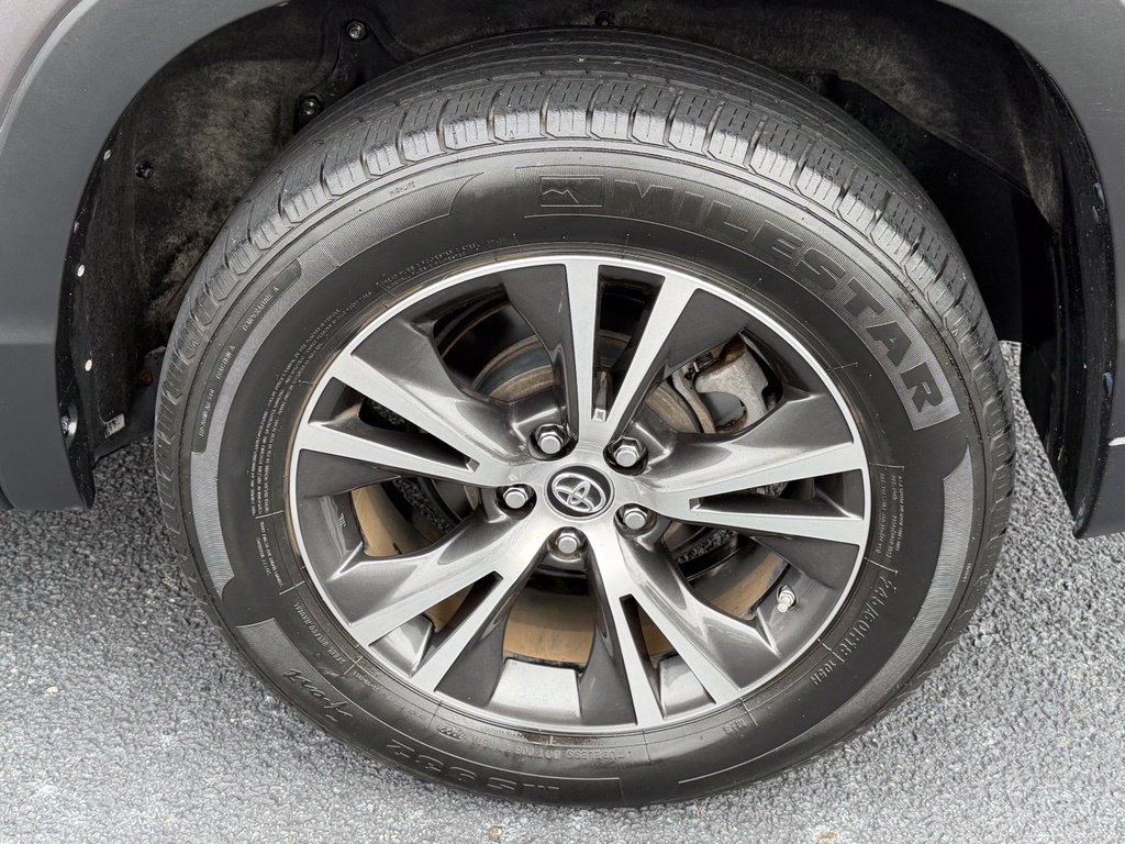 Used 2019 Toyota Highlander Plus FWD image 31