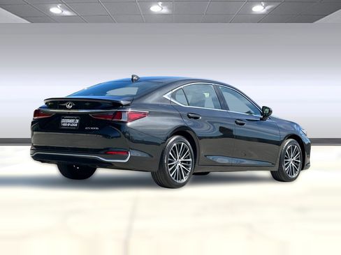 Used 2025 Lexus ES 300h w/ Premium Package image 8