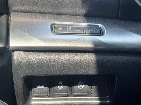 Used 2017 Nissan Maxima SR FWD image 24