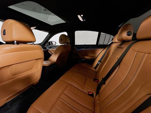 Used 2022 BMW 530e xDrive w/ Premium Package image 24