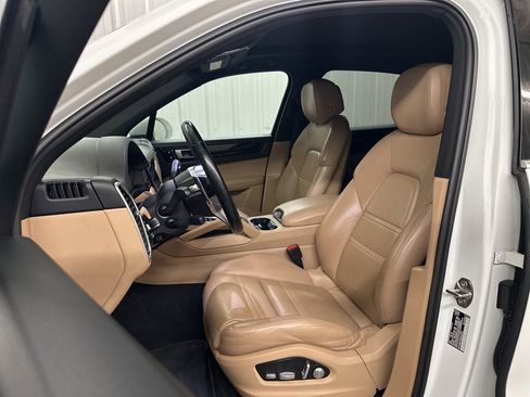 Used 2019 Porsche Cayenne S image 12