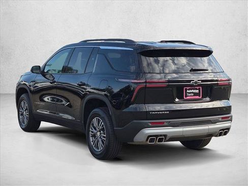 Used 2025 Chevrolet Traverse LT FWD image 8