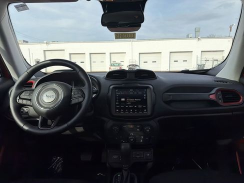 Used 2022 Jeep Renegade Latitude w/ Sun/Sound Group image 18