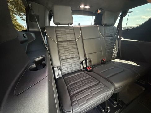 Used 2025 Cadillac Escalade Sport Platinum AWD/4WD image 18