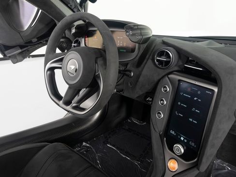 Used 2025 McLaren 750S Spider RWD image 30