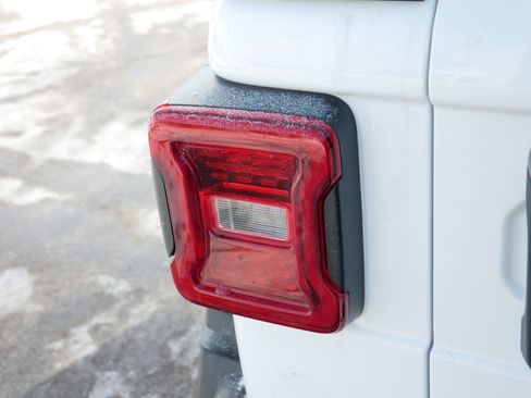 Used 2024 Jeep Wrangler Unlimited Rubicon image 17