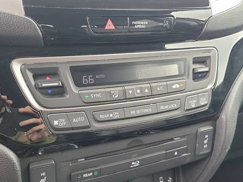 Used 2018 Honda Pilot Touring image 26