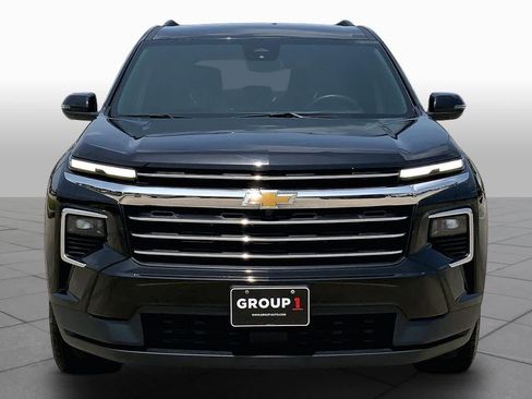 Used 2025 Chevrolet Traverse LT FWD image 4