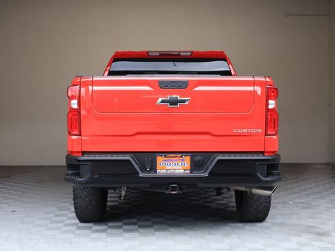 Used 2021 Chevrolet Silverado 1500 Custom Trail Boss w/ Safety Confidence Package AWD/4WD image 11