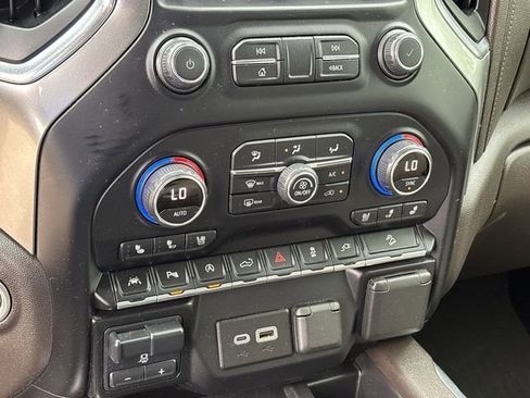 Certified 2021 Chevrolet Silverado 1500 LTZ AWD/4WD image 18