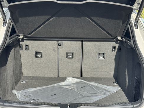 New 2025 Porsche Macan image 14