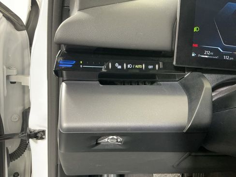 Certified 2025 BMW 530i w/ Premium Package image 18