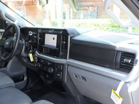 Used 2025 Ford F350 XLT AWD/4WD image 32