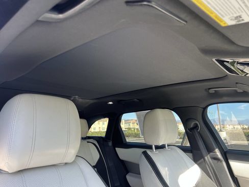 Used 2018 Land Rover Range Rover Velar R-Dynamic SE image 16