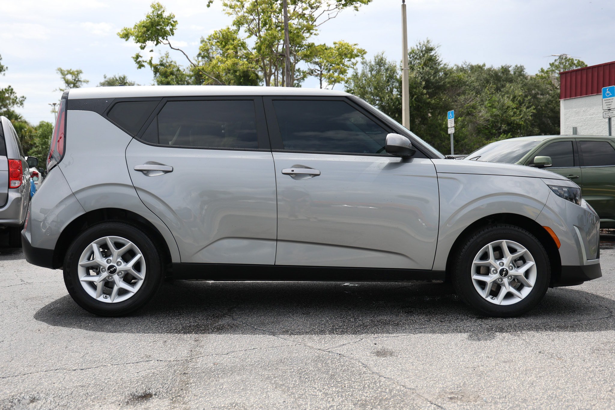 Used 2025 Kia Soul S FWD image 17