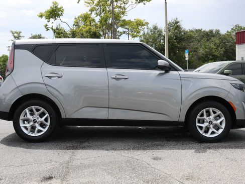 Used 2025 Kia Soul S FWD image 17