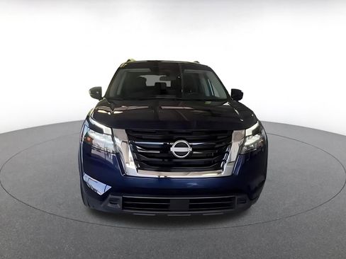 Used 2025 Nissan Pathfinder SV image 5