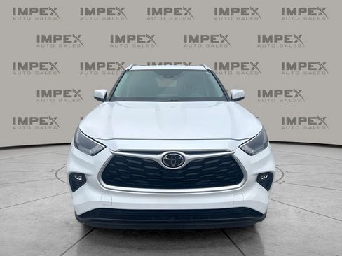Used 2022 Toyota Highlander XLE image 8