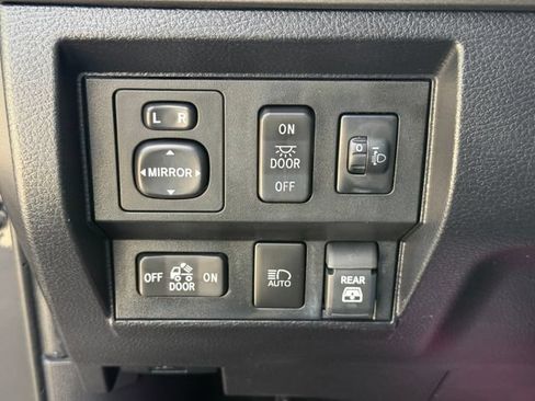 Used 2020 Toyota Tundra SR5 w/ SR5 Leather Package AWD/4WD image 20