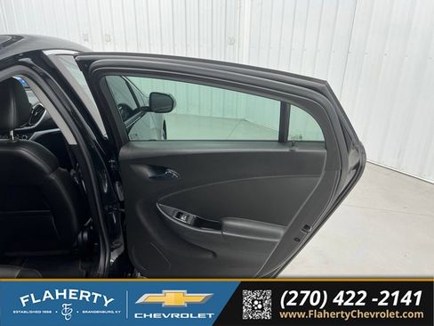 Used 2017 Chevrolet Volt LT w/ Comfort Package FWD image 12