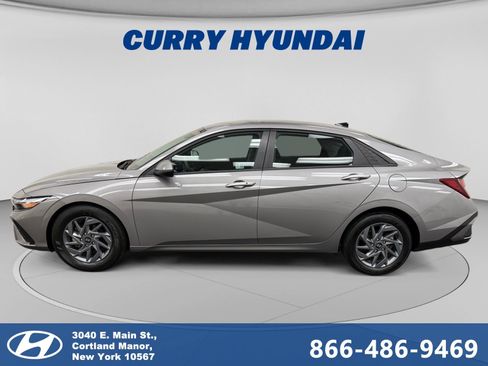 Certified 2024 Hyundai Elantra SEL FWD image 2