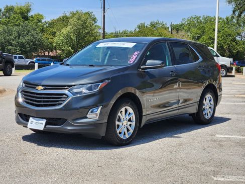 Used 2020 Chevrolet Equinox LT FWD image 2