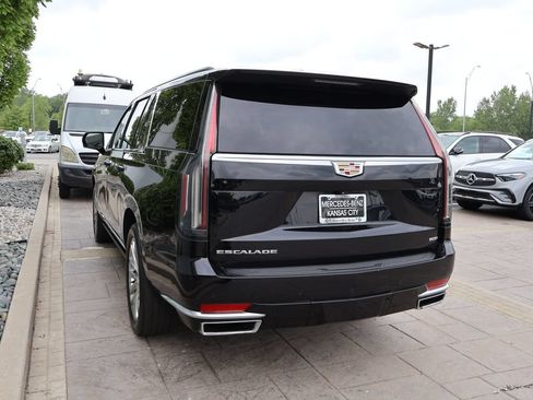 Used 2022 Cadillac Escalade ESV Premium Luxury w/ Performance Package AWD/4WD image 8