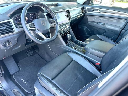 Used 2022 Volkswagen Atlas SE w/ Black Wheel Package FWD image 18