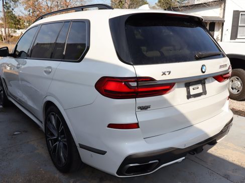 Used 2021 BMW X7 M50i image 8