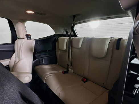 Used 2024 Subaru Ascent Premium w/ Convenience Package image 28