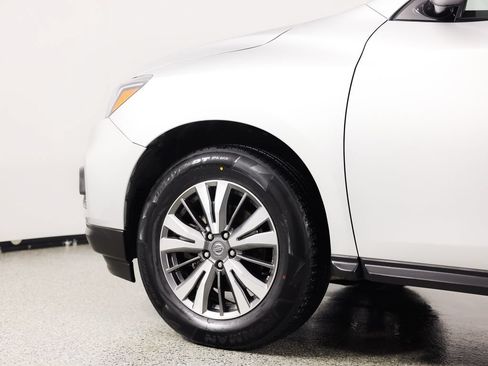 Used 2019 Nissan Pathfinder SV FWD image 7
