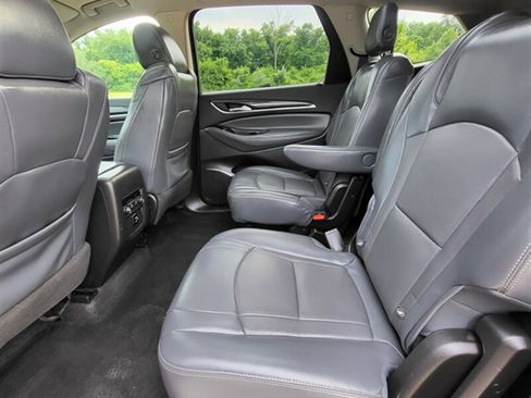 Used 2018 Buick Enclave Essence FWD image 19