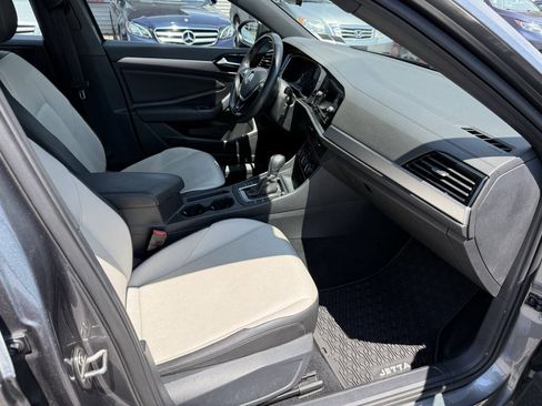 Used 2019 Volkswagen Jetta R-Line FWD image 9