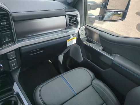 New 2026 Ford F250 Platinum w/ FX4 Off-Road Package AWD/4WD image 17