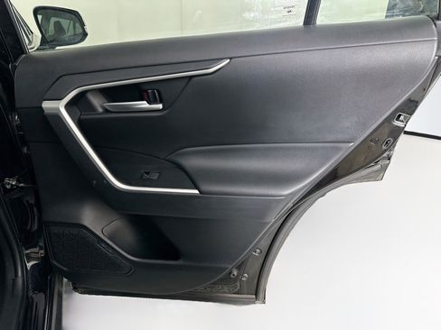 Used 2025 Toyota RAV4 XLE FWD image 28