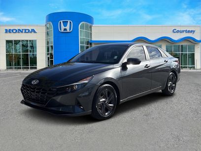 Used 2022 Hyundai Elantra SEL w/ Preferred Accessory Package