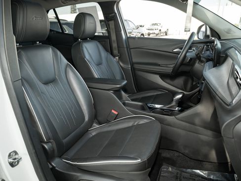 Used 2025 Buick Encore GX Avenir w/ Avenir Technology Package image 43