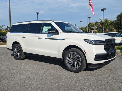 New 2025 Lincoln Navigator L Reserve image 4