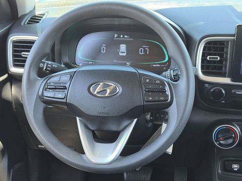Used 2023 Hyundai Venue SE FWD image 13