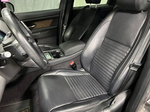 Used 2020 Land Rover Discovery Sport SE image 16