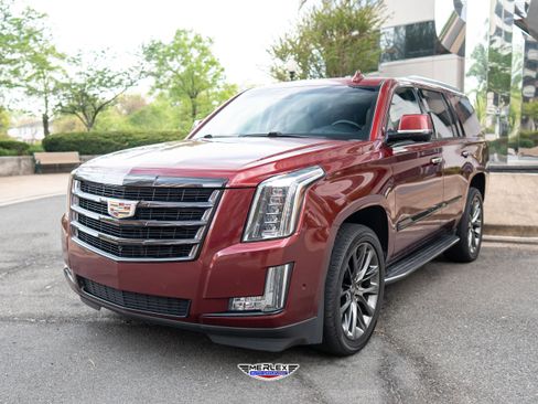Used 2020 Cadillac Escalade Luxury w/ Escalade Sport Edition AWD/4WD image 3