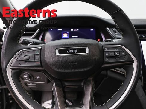 Used 2023 Jeep Grand Cherokee L Limited AWD/4WD image 10