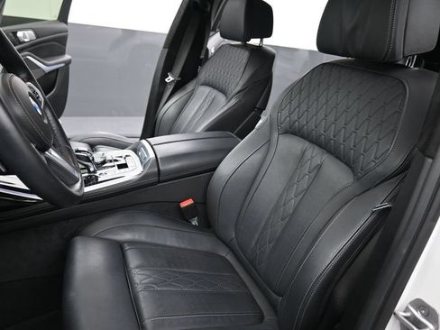 Used 2022 BMW X7 M50i w/ Dynamic Handling Package AWD/4WD image 11