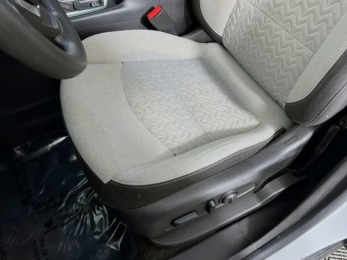 Used 2022 Chevrolet Equinox LS w/ LS Convenience Package image 18